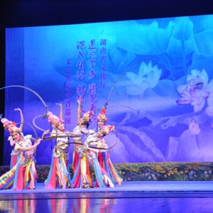 李小嘉等藝術(shù)名家送戲下鄉(xiāng) 湖南24縣市演出35場