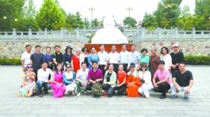 河南豫劇院三團“生活體驗創作基地”在朝陽溝揭牌