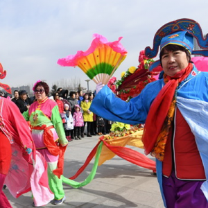 民間文藝團(tuán)隊(duì)鬧元宵，鬧得紅火！