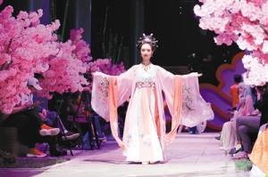 展中華服章之美 承中華傳統文化 　　