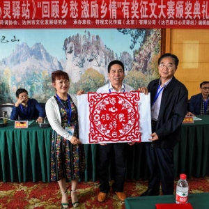回顧?quán)l(xiāng)愁，激勵(lì)鄉(xiāng)情