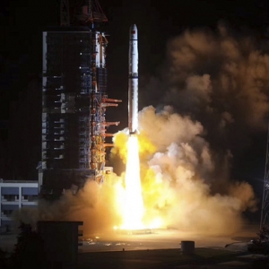 “上海牌”火箭首次參與探月工程！長四丙助嫦娥四號中繼衛星“鵲橋”連接地月 　　
