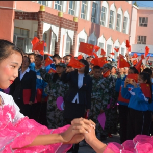 祖國(guó)在我心中——博樂(lè)市第五中學(xué)舉行“祖國(guó)在我心中：我為母親過(guò)生日”系列主題活動(dòng)