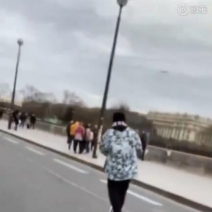 周杰倫騎滑板車為何引圍觀？ 是不是該再寫首歌呢