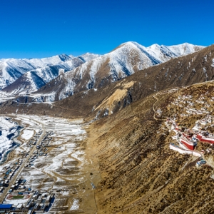 譜寫新時代中國夢的雪域篇章 ——以習近平同志為核心的黨中央治邊穩藏富民新實踐