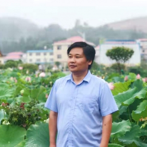 新中國成立七十周年賦（以“自強興邦”為韻）