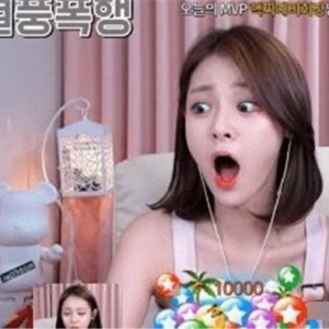 韓國女主播1小時收到中國粉絲14萬打賞，激動大哭連續(xù)鞠躬
