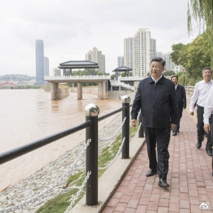 習近平在蘭州考察黃河治理項目和讀者出版集團