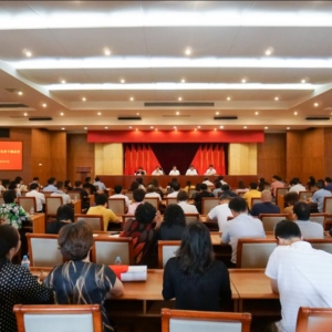 泗涇鎮召開黨政負責干部會議，宣布區委有關干部人事任免決定