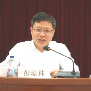 泗涇鎮召開黨政負責干部會議，宣布區委有關干部人事任免決定