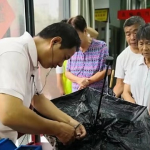 化解老百姓出行難、購物難煩惱，松江洞涇鎮以學促改，增進民生福祉