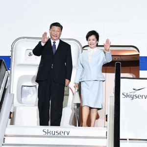 習近平抵達雅典開始對希臘共和國進行國事訪問