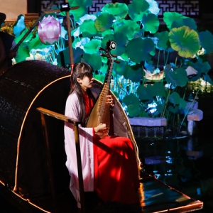 夜豫園”刺激夜間游客數(shù)量同比顯著增長，故地重游的游客贊不絕口