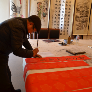 揮毫潑墨展風(fēng)采，書畫活動暖民心