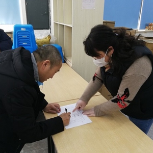 構(gòu)筑抗擊疫情防御工事 上海公交緊急投放應(yīng)急物資