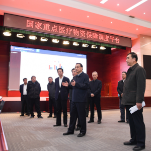 李克強考察疫情防控國家重點醫(yī)療物資保障調(diào)度平臺
