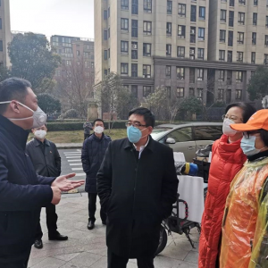 戰疫情|奉賢區副區長梅廣清檢查社區疫情防控工作