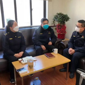 嚴永康至松江城管岳陽街道中隊實地檢查疫情防控工作