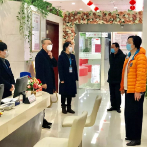 奉賢區(qū)民政局黨委書(shū)記、局長(zhǎng)陳靜到區(qū)婚姻登記處檢查指導(dǎo)疫情防控工作