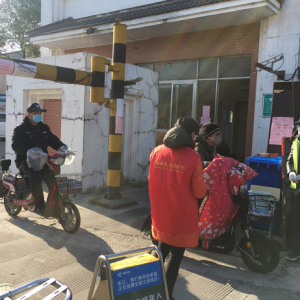 松江區新橋鎮這個黨群服務點組織居民守望相助，讓社區防控充滿溫情