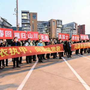 致敬、慰問、感謝！李強(qiáng)歡迎這些白衣戰(zhàn)士平安凱旋，叮囑他們休息好、調(diào)整好、恢復(fù)好