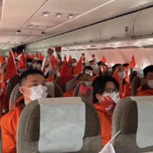 回家了！逆行英雄返滬包機抵達虹橋機場