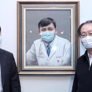 吳正恭：選擇畫張文宏，是因為他有著阿拉“上海醫生”的特點?——實在、懂經、拎得清