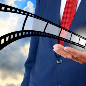 每日數據報告：?22家影視企業預虧17億，短缺職業快遞員排第二