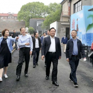 “畫說經典展”于松江區云間糧倉啟幕，人文松江再添新地標