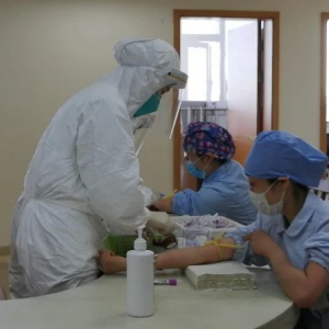 奉賢區中心醫院為全院工作人員提供免費核酸檢測、抗體檢測