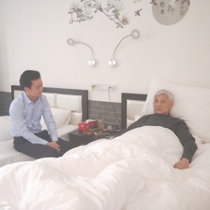 上海通俗文藝研究會秘書長畢凌鋒一行趕赴桂花園探望劉松林會長