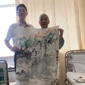 閔行區(qū)衛(wèi)計(jì)委宋琪趕到醫(yī)院探望老友劉松林會(huì)長(zhǎng)
