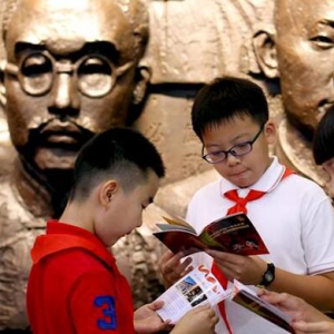 李佳琦和援鄂醫(yī)療隊員、航天工程技師一起為紅色文創(chuàng)代言，合適嗎？