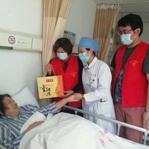 上海通俗文藝研究會(huì)公益慈善部重陽(yáng)節(jié)敬老