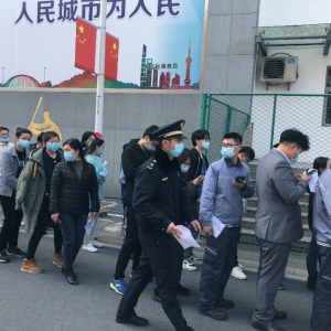 三月春風暖人心服務保障為人民——松江區城管經開區中隊參與轄區企業疫苗接種保障工作