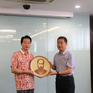 民盟中央舉行接受盟員眭龍俊捐贈儀式