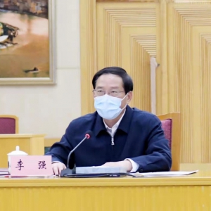 上海市委市政府召開做好當(dāng)前疫情防控工作會議，對社會動員和生活物資保供再部署再落實